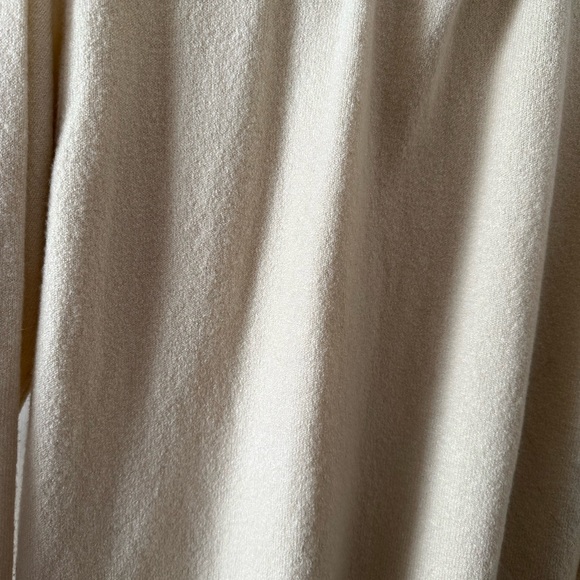 Amazing cream color sweater, size M by joe rose - Picture 10 of 10